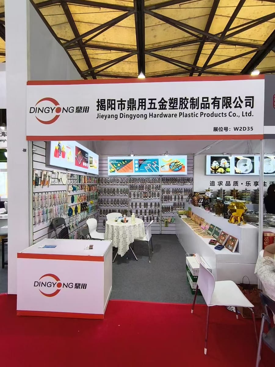 Dingyong stainless steel cutlery booth at trade fair