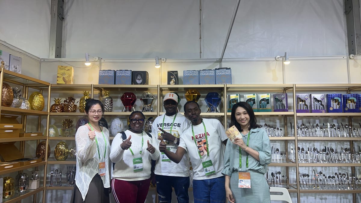 Group photo with international customers at trade fair