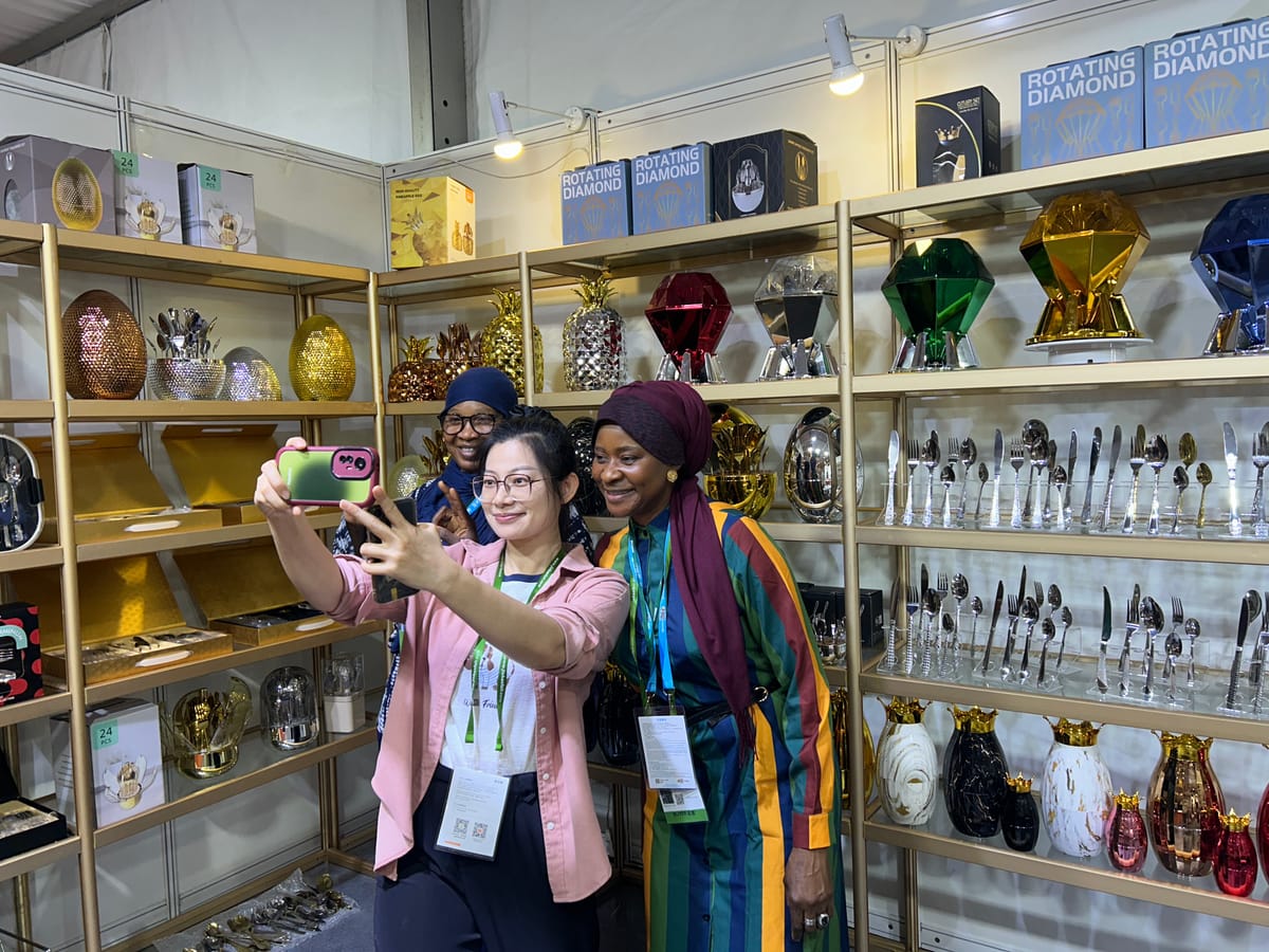 Happy customers taking selfie at Dingyong booth