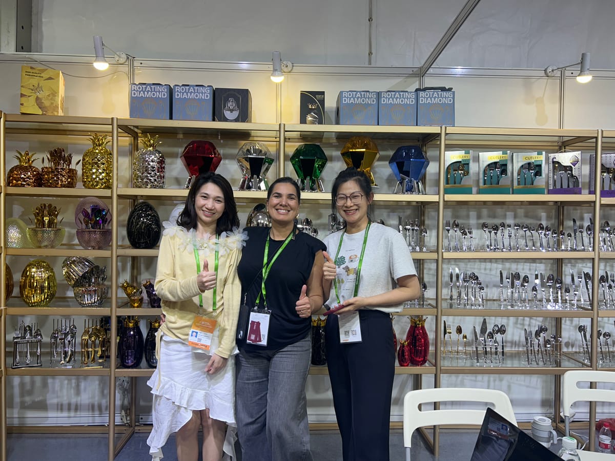 Visitors at Dingyong trade show stand