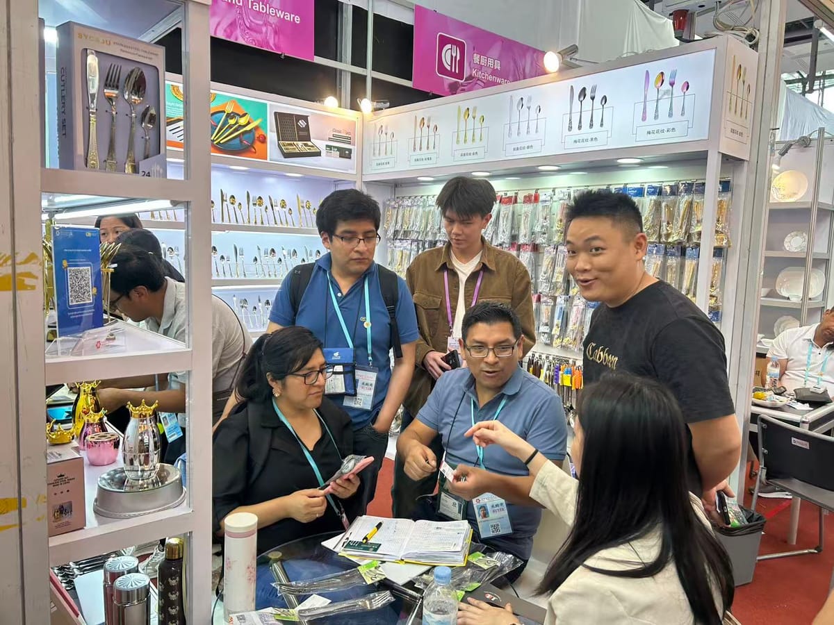 Busy booth with buyers from Latin America at tableware fair